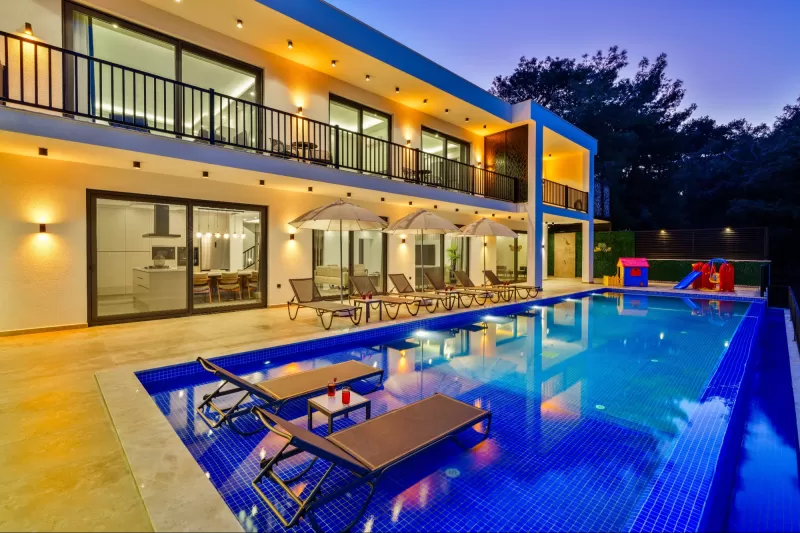 Villa Blue Night